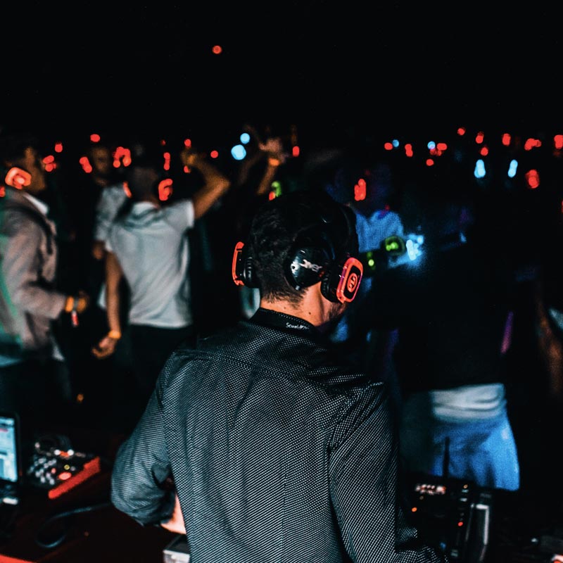 Multichannel silent disco DJ set with Silentsystem headphones