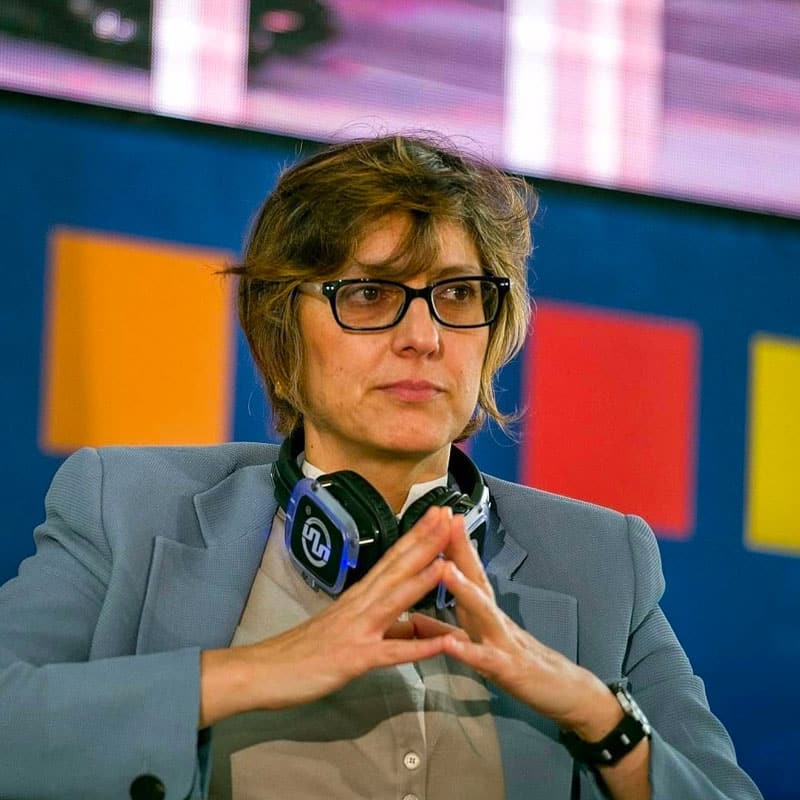 Giulia Bongiorno – Silentsystem Giulia Bongiorno wearing Silentsystem headphones at a conference