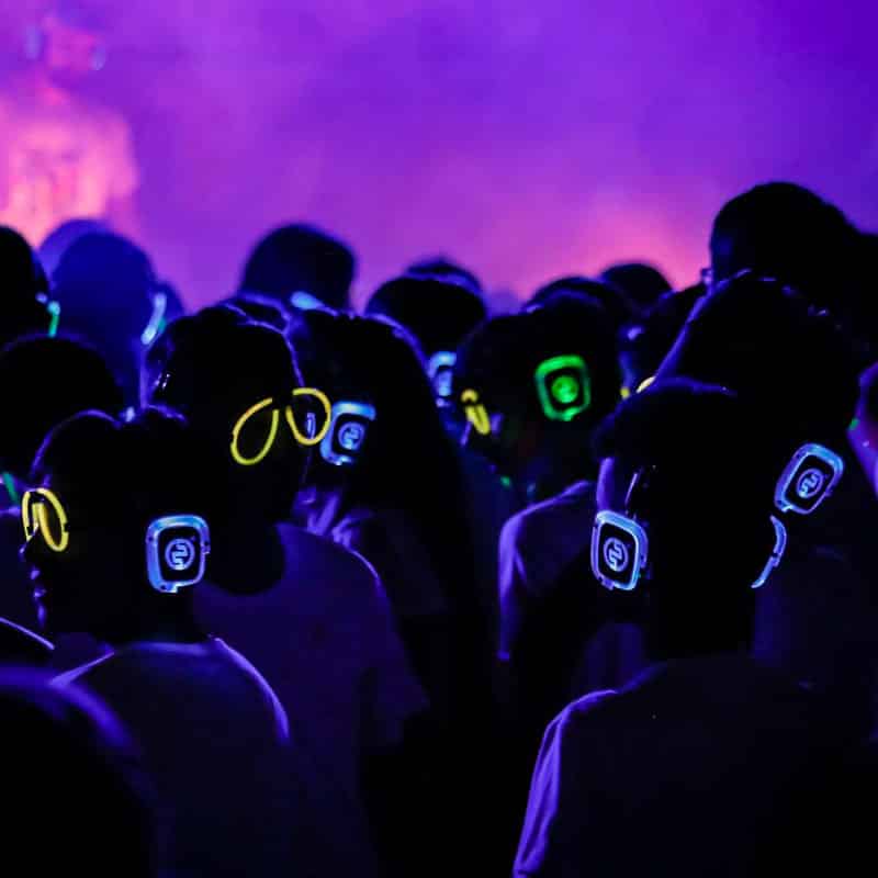 silentparty-kids Kids wearing LED headphones at an evening Silent Party