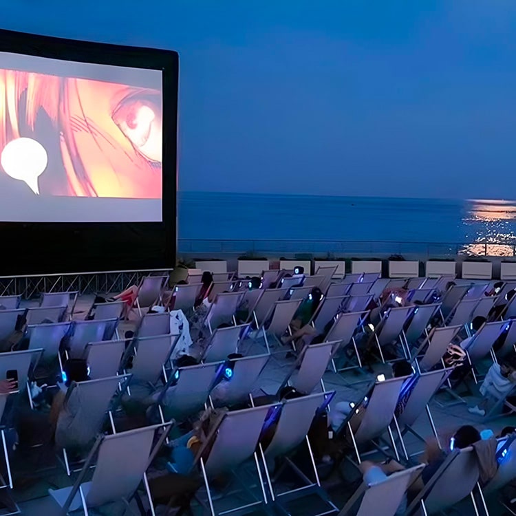 Film under stjärnorna i Ligurien med trådlösa hörlurar från Silentsystem