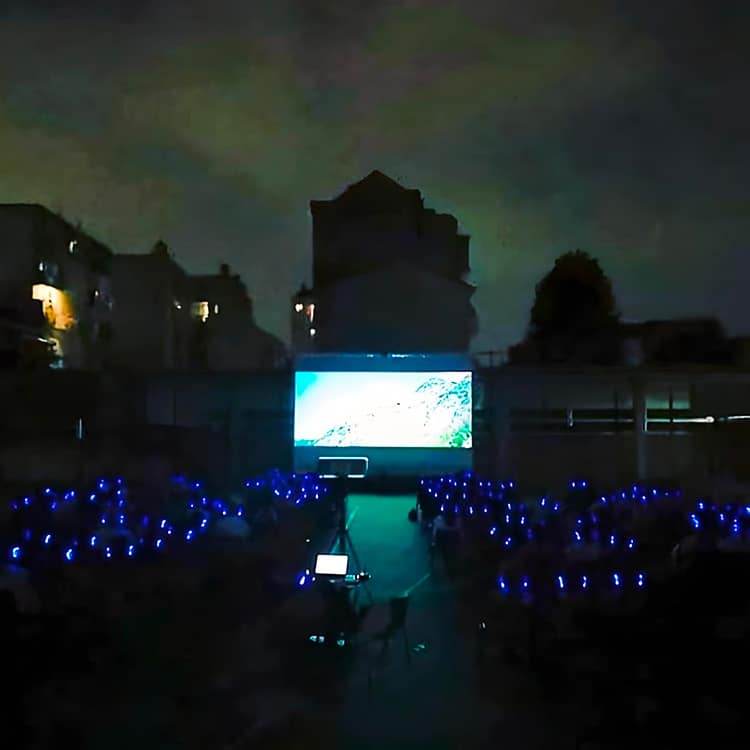 Silent cinema i Milano med trådlösa hörlurar från Silentsystem