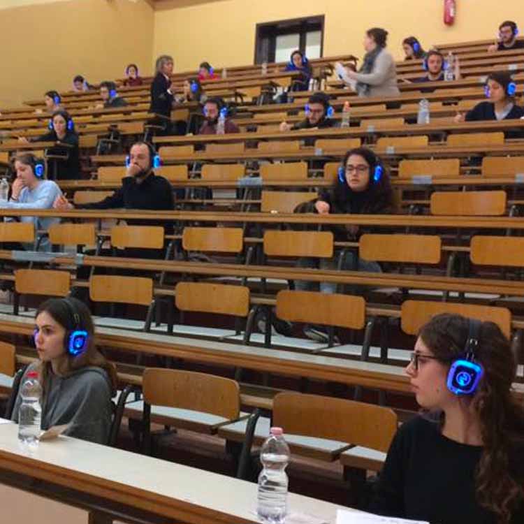 Tekniskt universitet med trådlösa hörlurar från Silentsystem för undervisning