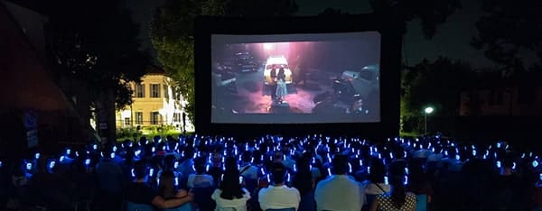 Cinema openair Hörlurar för utomhusbio och livepoddar: den kompletta guiden