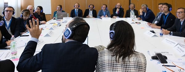 conferenze-congressi Hörlurar för konferenser och simultantolkning: den kompletta guiden