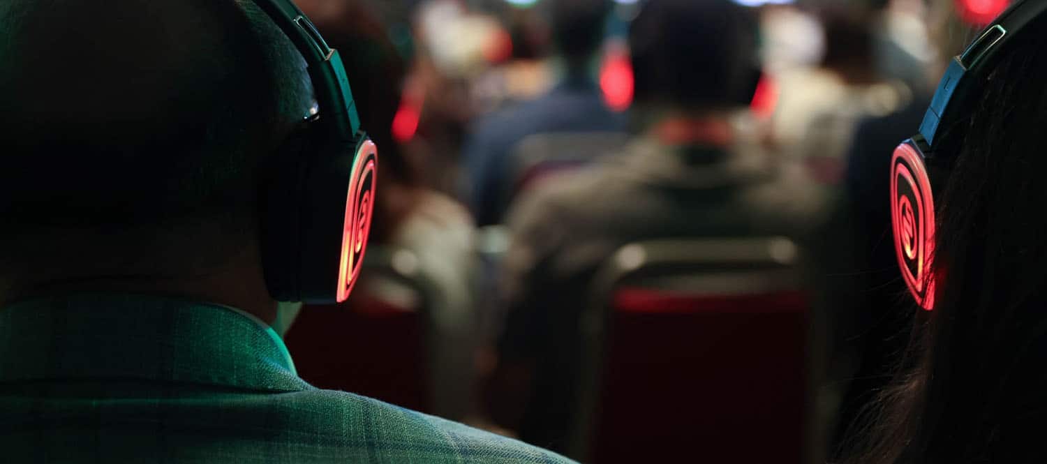conferenze-cuffie-multicanale Konferenser i flera rum med trådlösa hörlurar