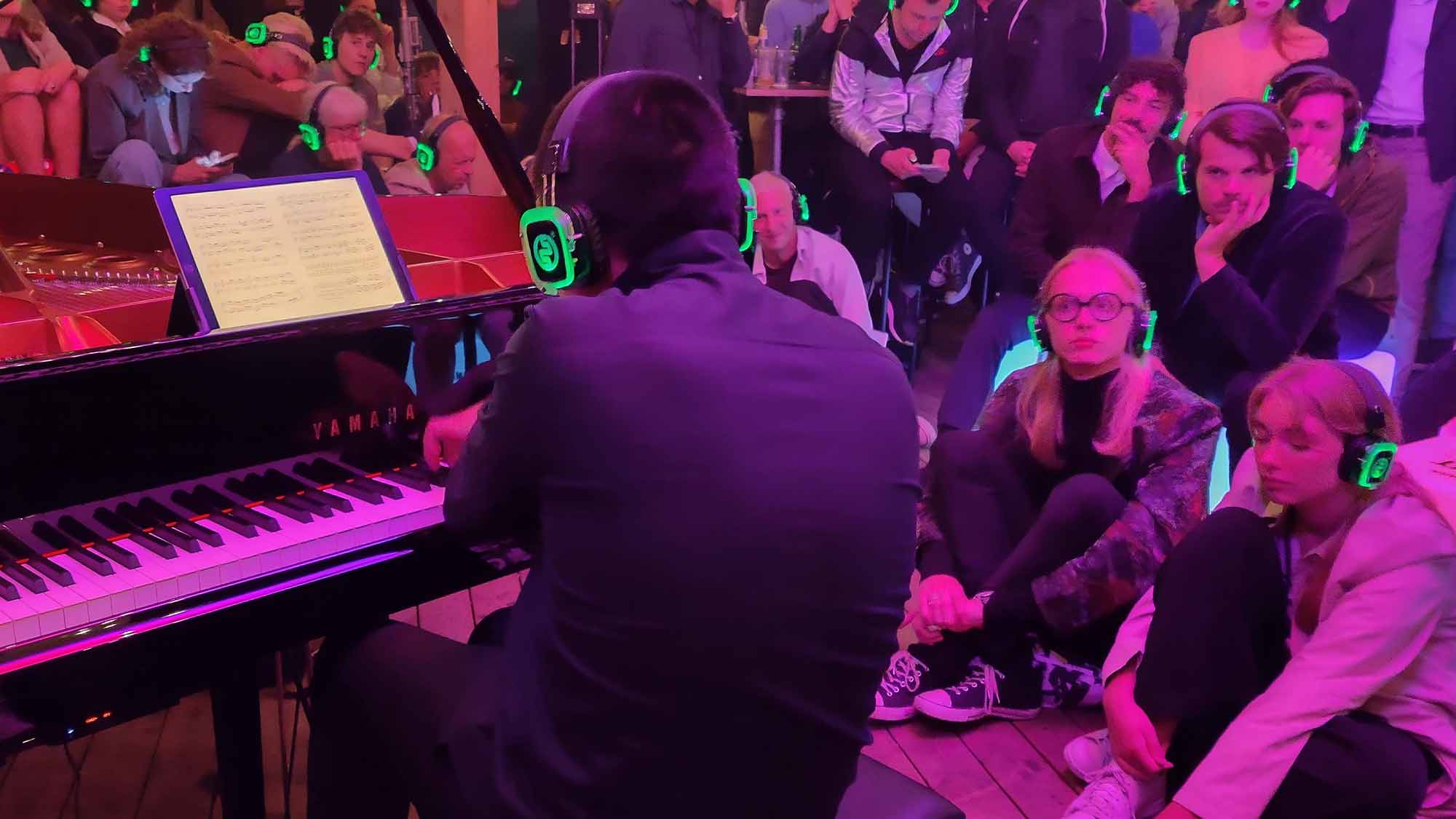 Yamaha-pianokonsert med trådlösa hörlurar